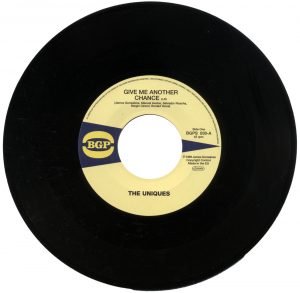 Uniques - Give Me Another Chance / The Eternal Flames - Hi Off Life 45 (BGP) 7